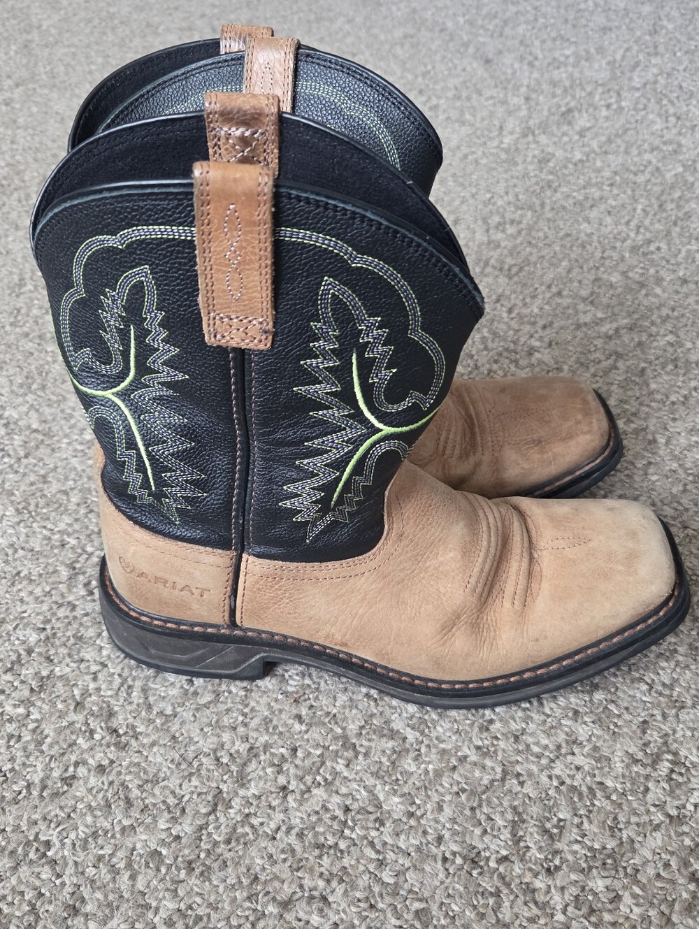 ARIAT Kids Workhog Pull On Boot‎ Boys Size 6 Square Toe Neon Green Stitching